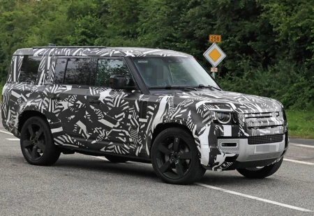  Land Rover Defender 130 İçin Teaser Zamanı