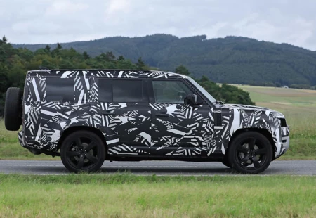  Land Rover Defender 130 İçin Teaser Zamanı