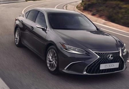 Lexus ES Avrupa İçin Makyajlandı