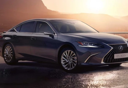 Lexus ES Avrupa İçin Makyajlandı