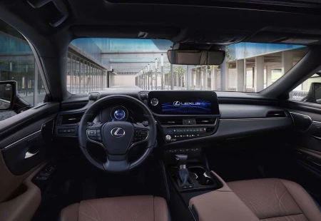 Lexus ES Avrupa İçin Makyajlandı