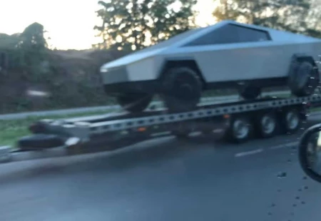 Tesla Cybertruck, Giga Berlin'in Etrafında Görüldü