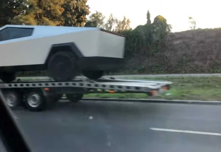 Tesla Cybertruck, Giga Berlin'in Etrafında Görüldü