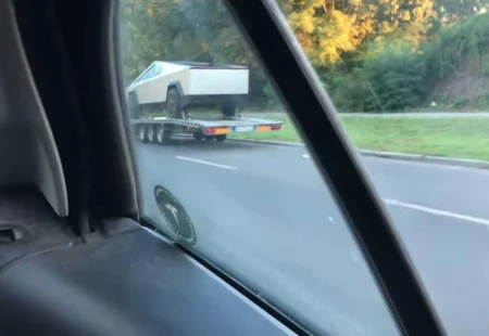 Tesla Cybertruck, Giga Berlin'in Etrafında Görüldü