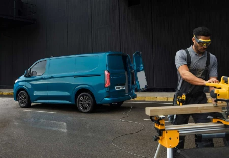 Ford Pro, Yeni E-Transit Custom'un Tanıtımını Gerçekleştirdi