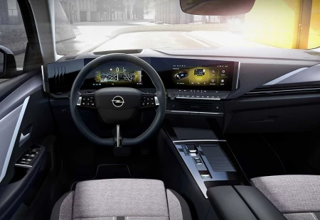 Opel Astra 2022 Yılının En İyi Aile Otomobili Ödülünü Kazandı