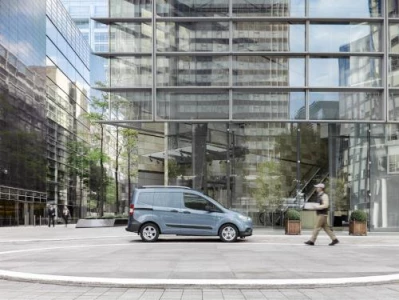 Transit Courier resim