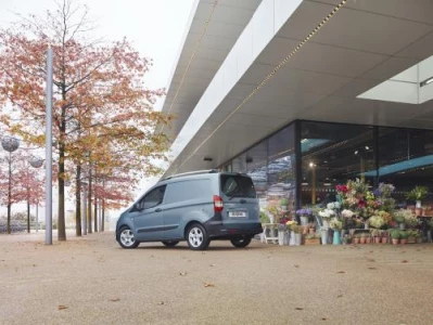 Transit Courier resim