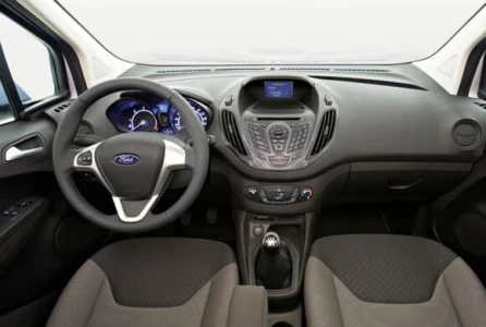 Transit Courier resim