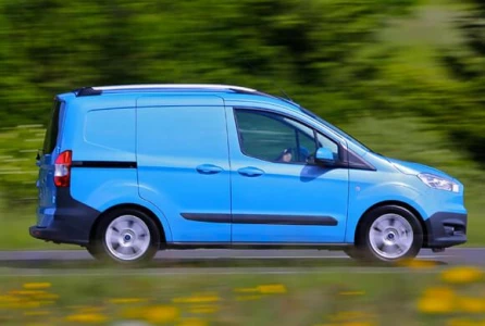 Transit Courier resim