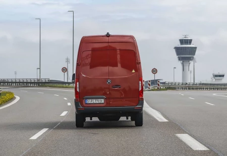 Mercedes-Benz eSprinter Test Sürüşünde 475 Kilometre Menzile Ulaştı