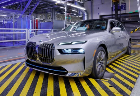 BMW, İki Milyonuncu 7 Serisi Aracını Üretti