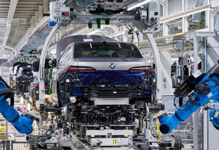 BMW, İki Milyonuncu 7 Serisi Aracını Üretti