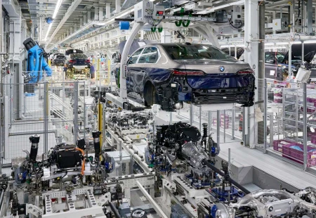 BMW, İki Milyonuncu 7 Serisi Aracını Üretti