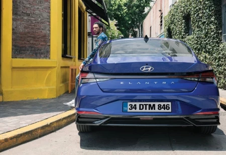 Hyundai Elantra vs Peugeot 508 Karşılaştırması