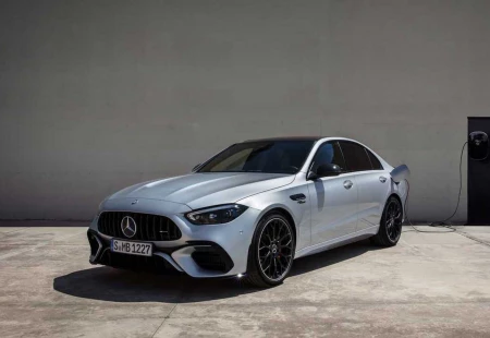 Mercedes-Benz, Gösterişli V8 Motorlarına Geri Dönüyor