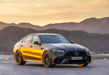 Mercedes-Benz, Gösterişli V8 Motorlarına Geri Dönüyor