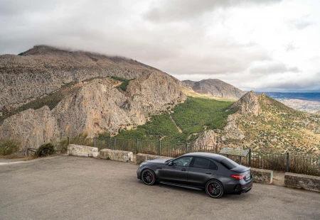 Mercedes-Benz, Gösterişli V8 Motorlarına Geri Dönüyor