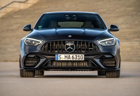 Mercedes-Benz, Gösterişli V8 Motorlarına Geri Dönüyor