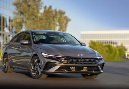 2024 Hyundai Elantra: Göz Alıcı Tasarımı ve Üst Seviye Teknolojisi.