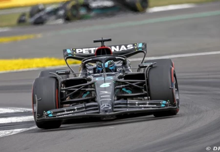 Russell ve Lewis Hamilton, Mercedes’te Kalmak İçin Anlaşmaya İmzayı Attılar