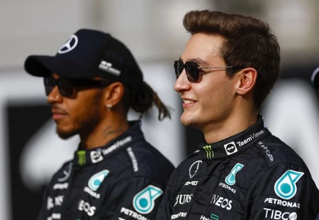 Russell ve Lewis Hamilton, Mercedes’te Kalmak İçin Anlaşmaya İmzayı Attılar