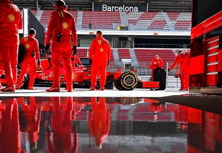 Carlos Sainz, Red Bull'u Geride Tutmak için Zorlu Bir Yarış Geçirdi