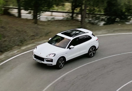 Porsche, 2023 Cayenne Ailesine Hibrit Versiyonları Ekliyor