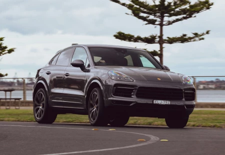 Porsche, 2023 Cayenne Ailesine Hibrit Versiyonları Ekliyor