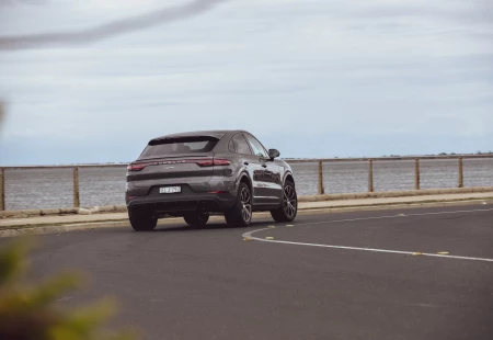 Porsche, 2023 Cayenne Ailesine Hibrit Versiyonları Ekliyor