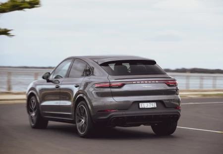 Porsche, 2023 Cayenne Ailesine Hibrit Versiyonları Ekliyor