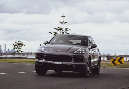Porsche, 2023 Cayenne Ailesine Hibrit Versiyonları Ekliyor