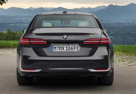 BMW'nin Yeni Hibrit Modelleri, 530e ve 550e xDrive Teknik Özellikleri