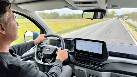 Tourneo Custom resim