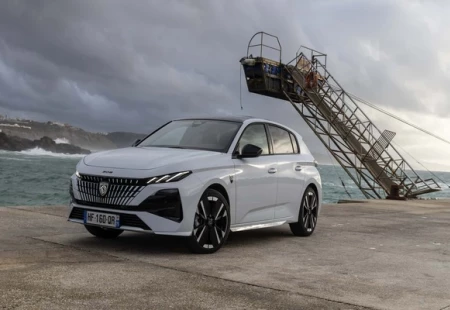 Peugeot 308 Makyajlanıyor