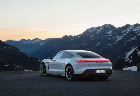 Elektrikli Porsche Taycan Türkiye’de!