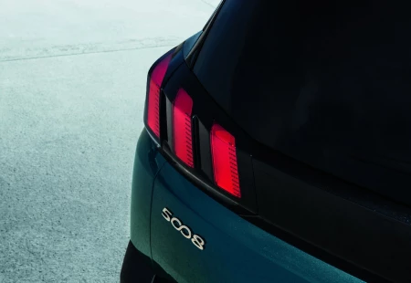 2020 Kasım Ayının SUV Modeli: Dinamik Çizgileriyle Peugeot 5008