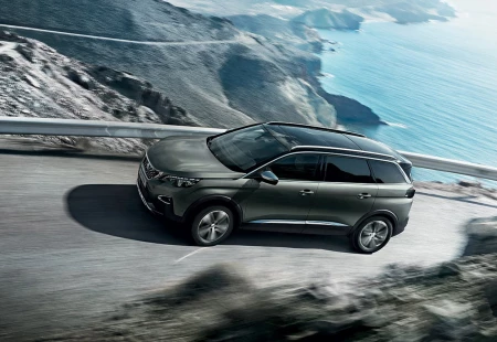 2020 Kasım Ayının SUV Modeli: Dinamik Çizgileriyle Peugeot 5008