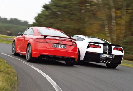 Audi TT RS ve Chevrolet Corvette Stingray