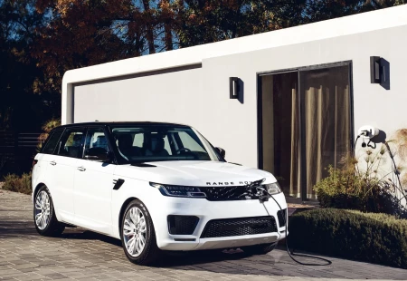 Land Rover İlk Elektrikli Aracını Piyasaya Sürecek