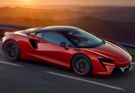 McLaren'in Yeni Gözdesi Kullanıcılara Sunuluyor