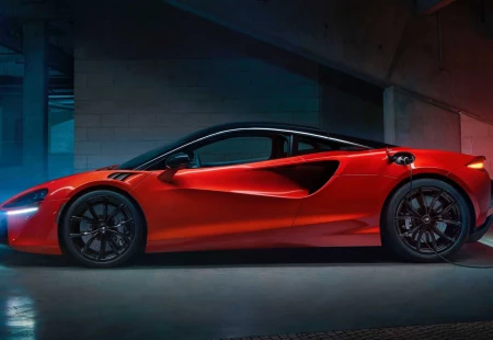 McLaren'in Yeni Gözdesi Kullanıcılara Sunuluyor