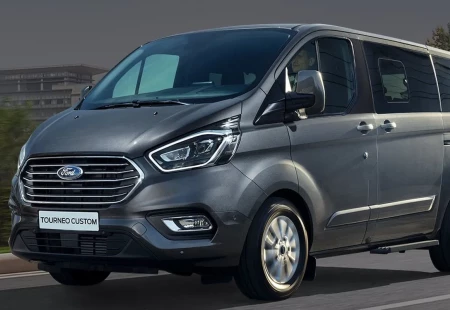 Ford Transit Hızlı Bir Şekilde Yol Alıyor