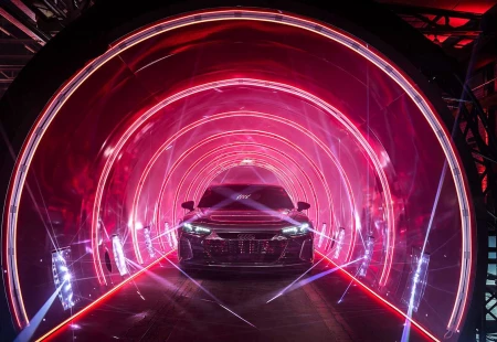 Yeni Audi E-Tron İlk Teaser Görüntülerini Paylaştı