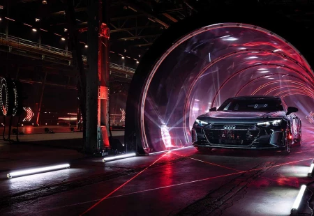 Yeni Audi E-Tron İlk Teaser Görüntülerini Paylaştı