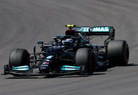 F1 Portekiz Grand Prix'sinin Kazananı Lewis Hamilton