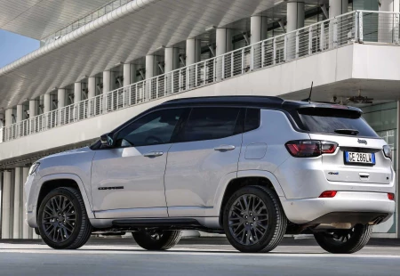 Yenilenen Jeep Compass Türkiye'de!