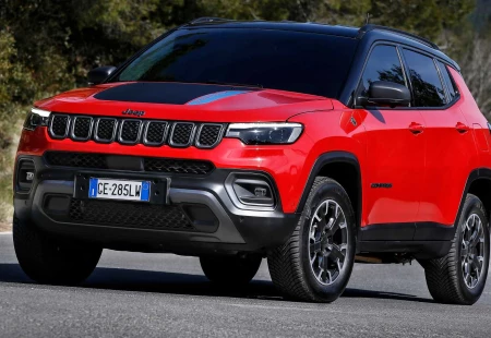 Yenilenen Jeep Compass Türkiye'de!