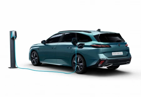 SW Segmentine Şıklık Geldi: 2021 Peugeot 308 SW