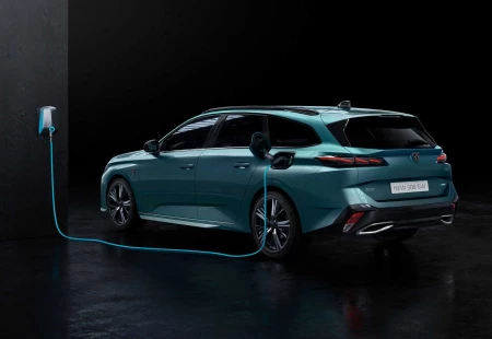 SW Segmentine Şıklık Geldi: 2021 Peugeot 308 SW